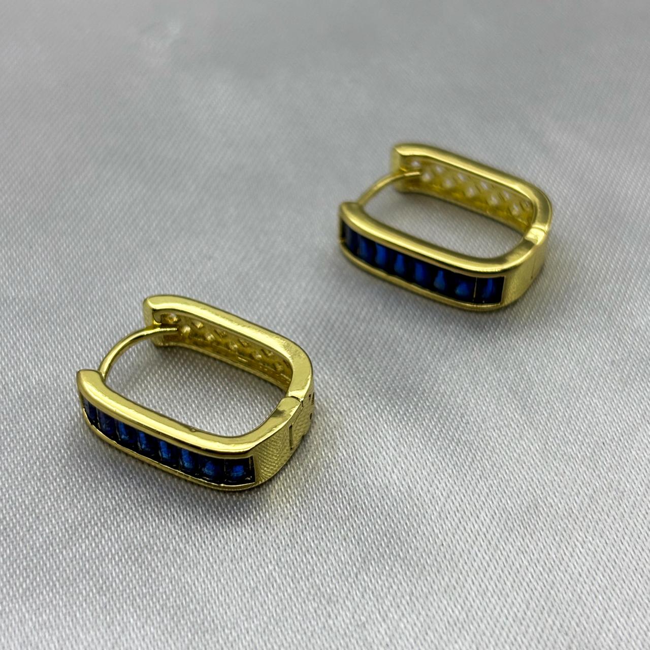 #HOL162 - Huggie Cuadrada Con Zirconia Oro Laminado 18K