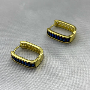 #HOL162 - Huggie Cuadrada Con Zirconia Oro Laminado 18K