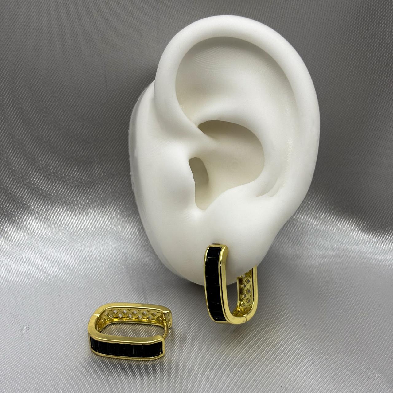 #HOL162 - Huggie Cuadrada Con Zirconia Oro Laminado 18K