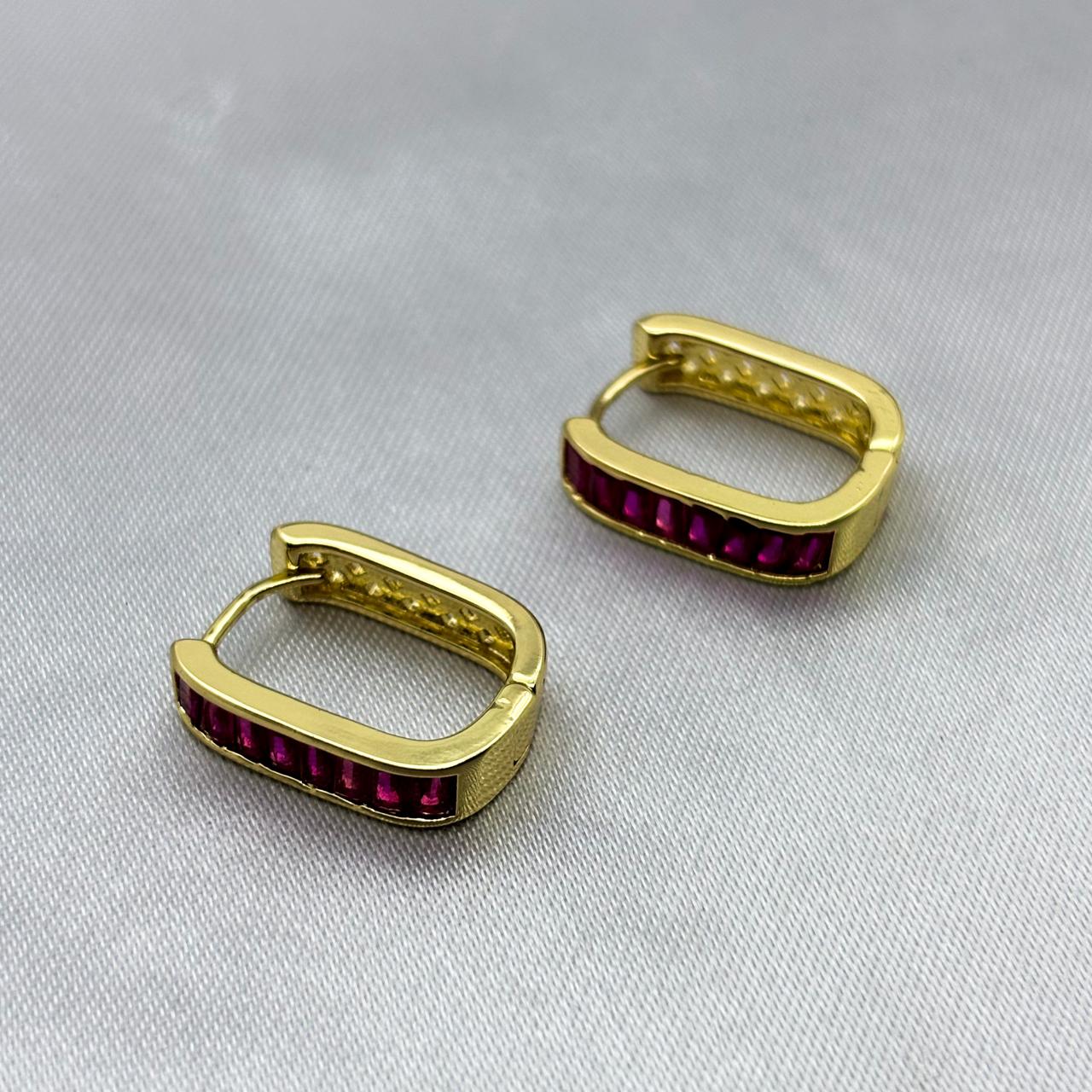 #HOL162 - Huggie Cuadrada Con Zirconia Oro Laminado 18K