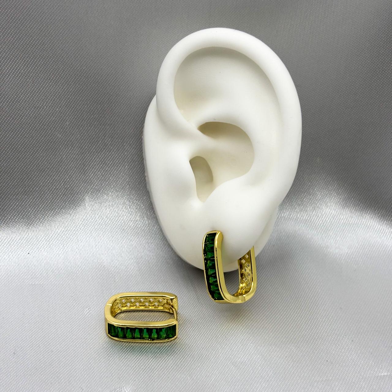 #HOL162 - Huggie Cuadrada Con Zirconia Oro Laminado 18K