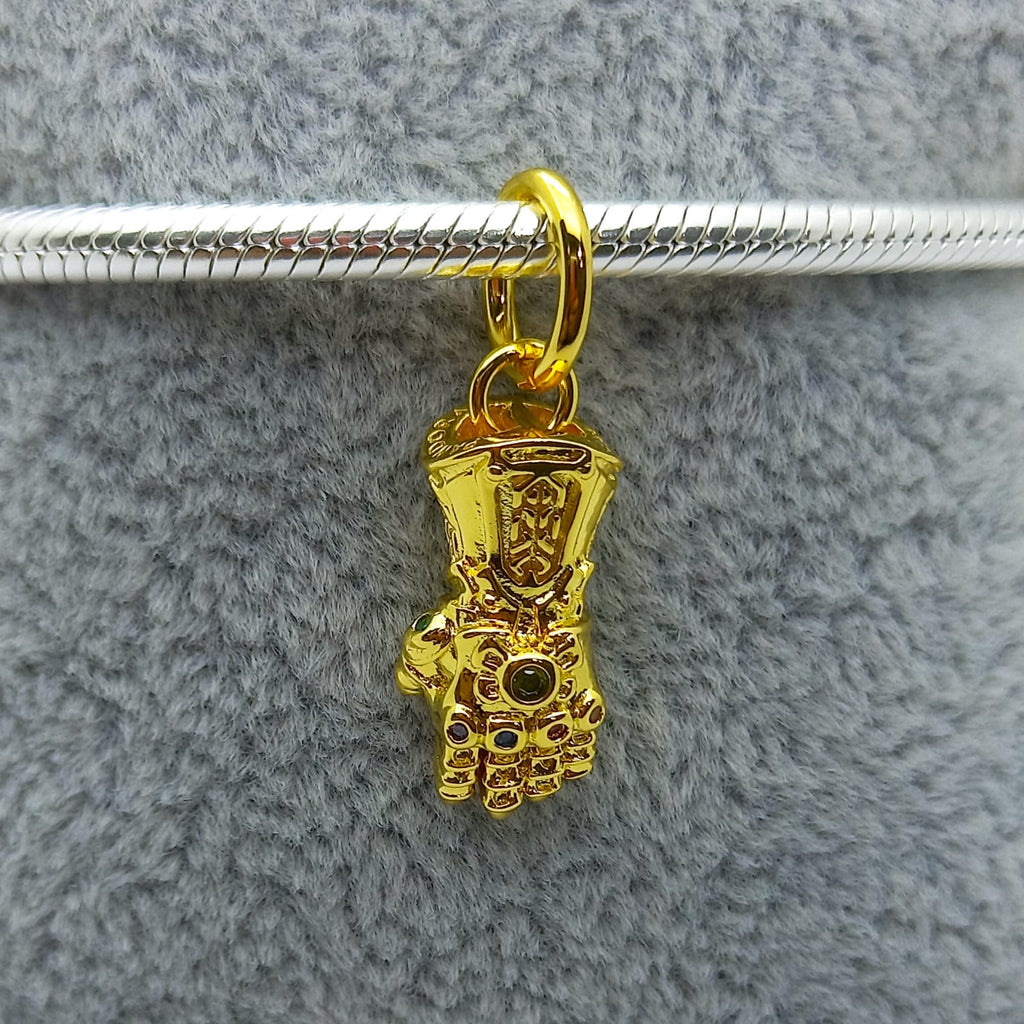 #PAN413 - Charm De Guante Thanos De Marvel Con Zirconia Plata - B12/3.8