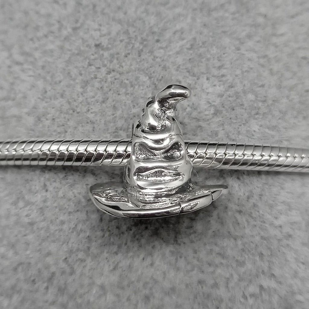 #PAN447 - Charm De Sombrero Seleccionador De Harry Potter Plata - B11/2.8