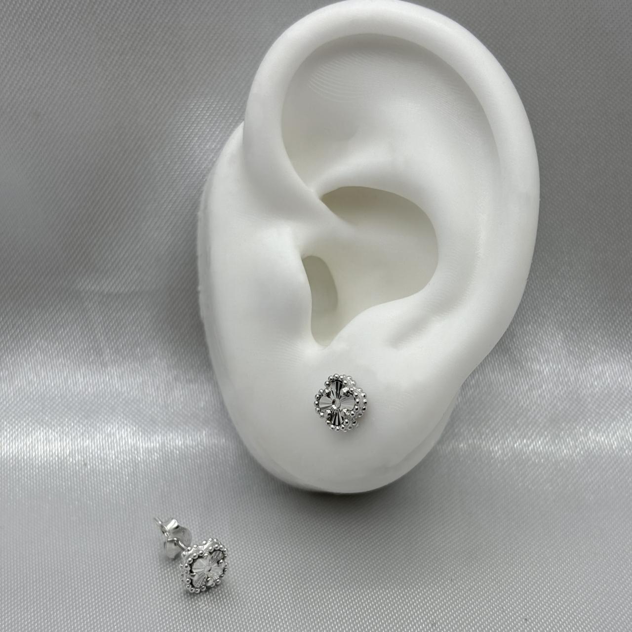#BR233 - Broquel Trébol Tipo Van Cleef Baño De Rodio Plata - MI1.6
