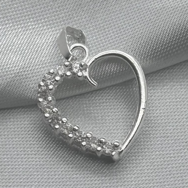 #D134 - Dije Silueta De Corazón De Plata Con Zirconias - F1.7