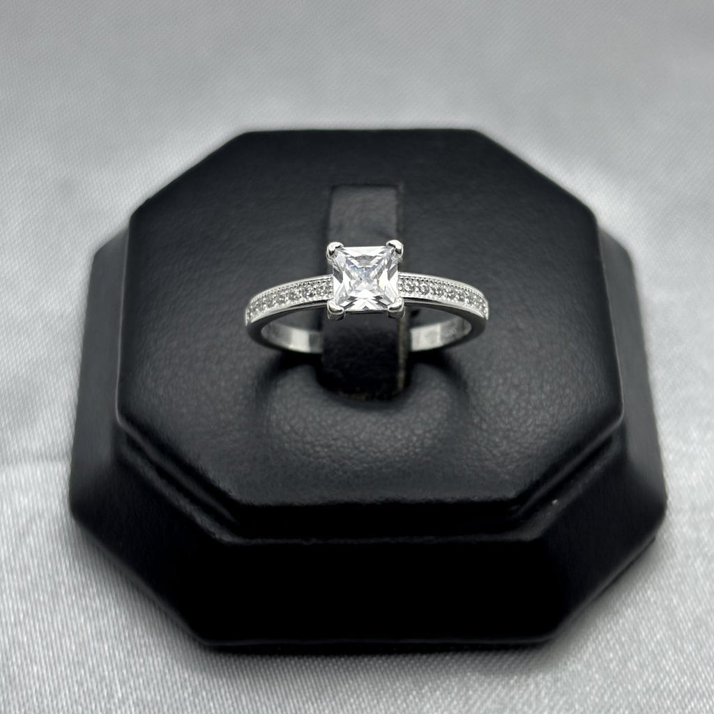 #AD187 - Anillo Solitario Con Zirconia Cuadrada Plata - PU2.2