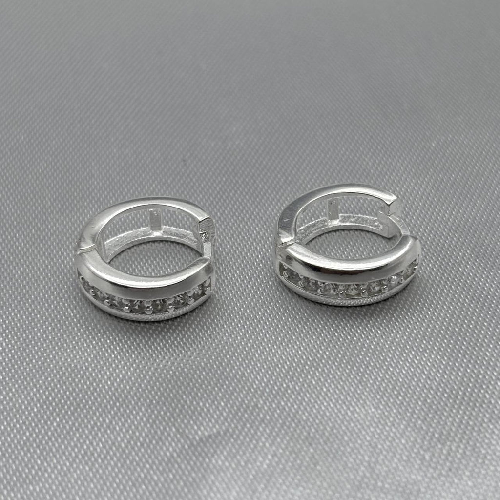 #H155 - Huggie Elegante Con Zirconia Plata - F3.2
