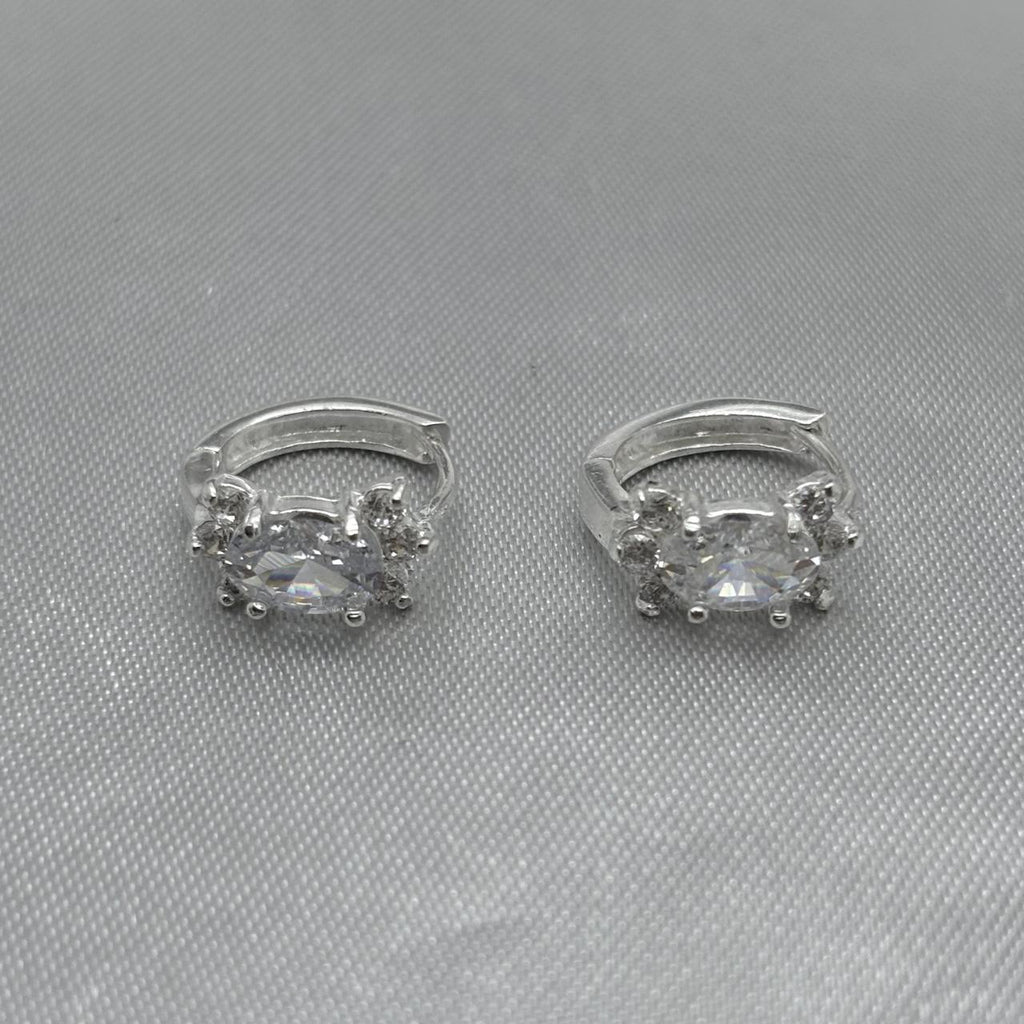 #H156 - Huggie De Plata Elegante Con Zirconia - F2.9