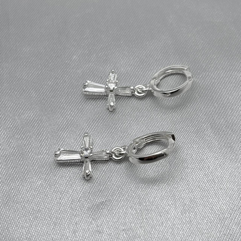 #H158 - Huggie Cruz Colgante Con Zirconia Plata - F3.2