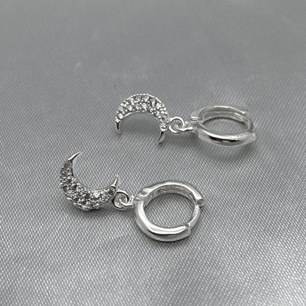 #H159 - Huggie Colgante De Luna Con Zirconia Plata - F3.0
