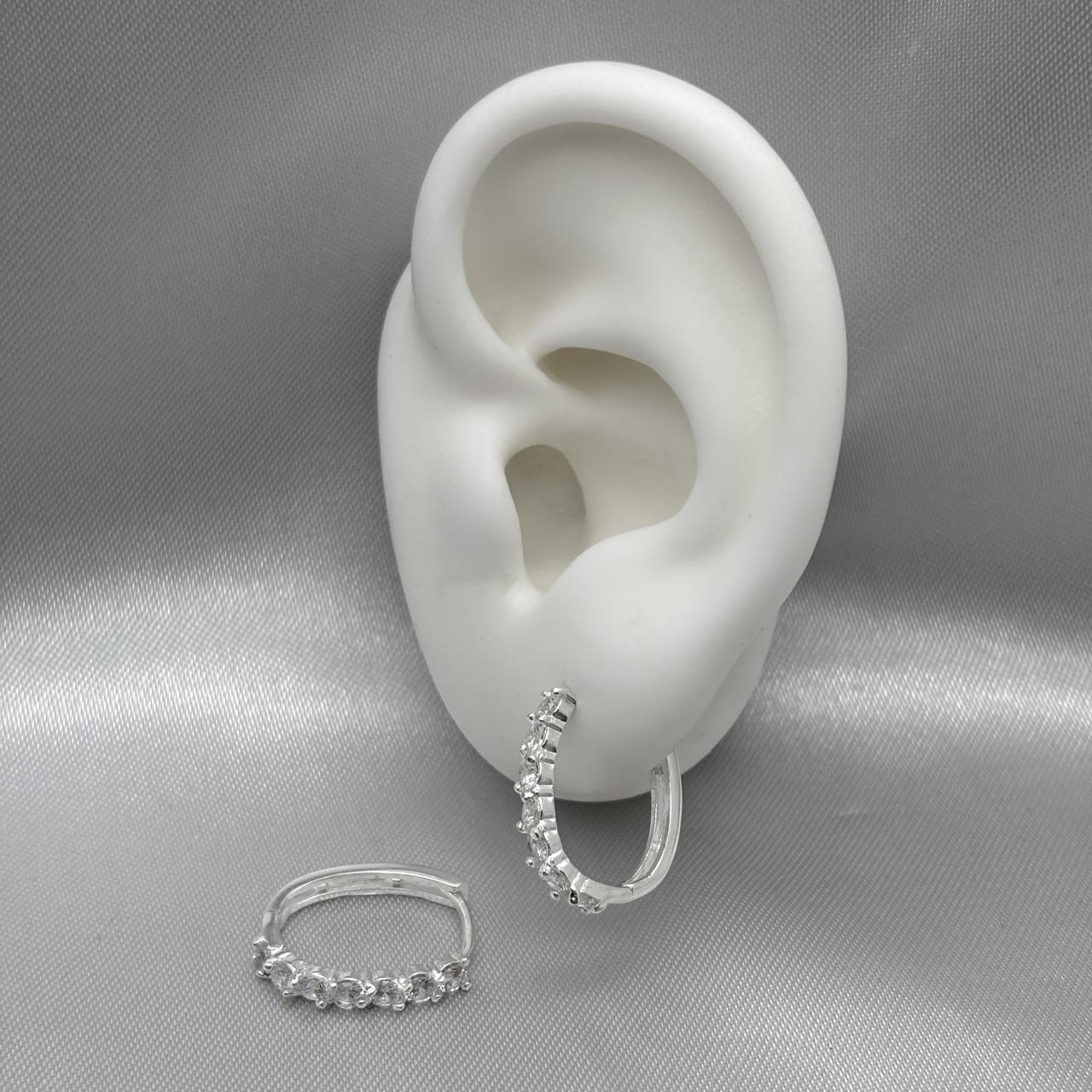 #H149 - Huggie Ovalado De Plata Con Ziconia - F3.0