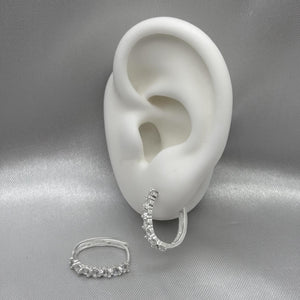 #H149 - Huggie Ovalado De Plata Con Ziconia - F3.0