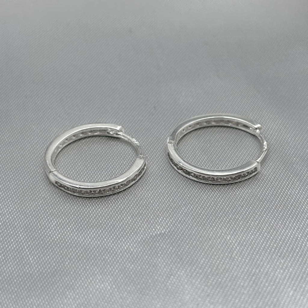 #H152 - Huggie Con Zirconia Plata - F3.1