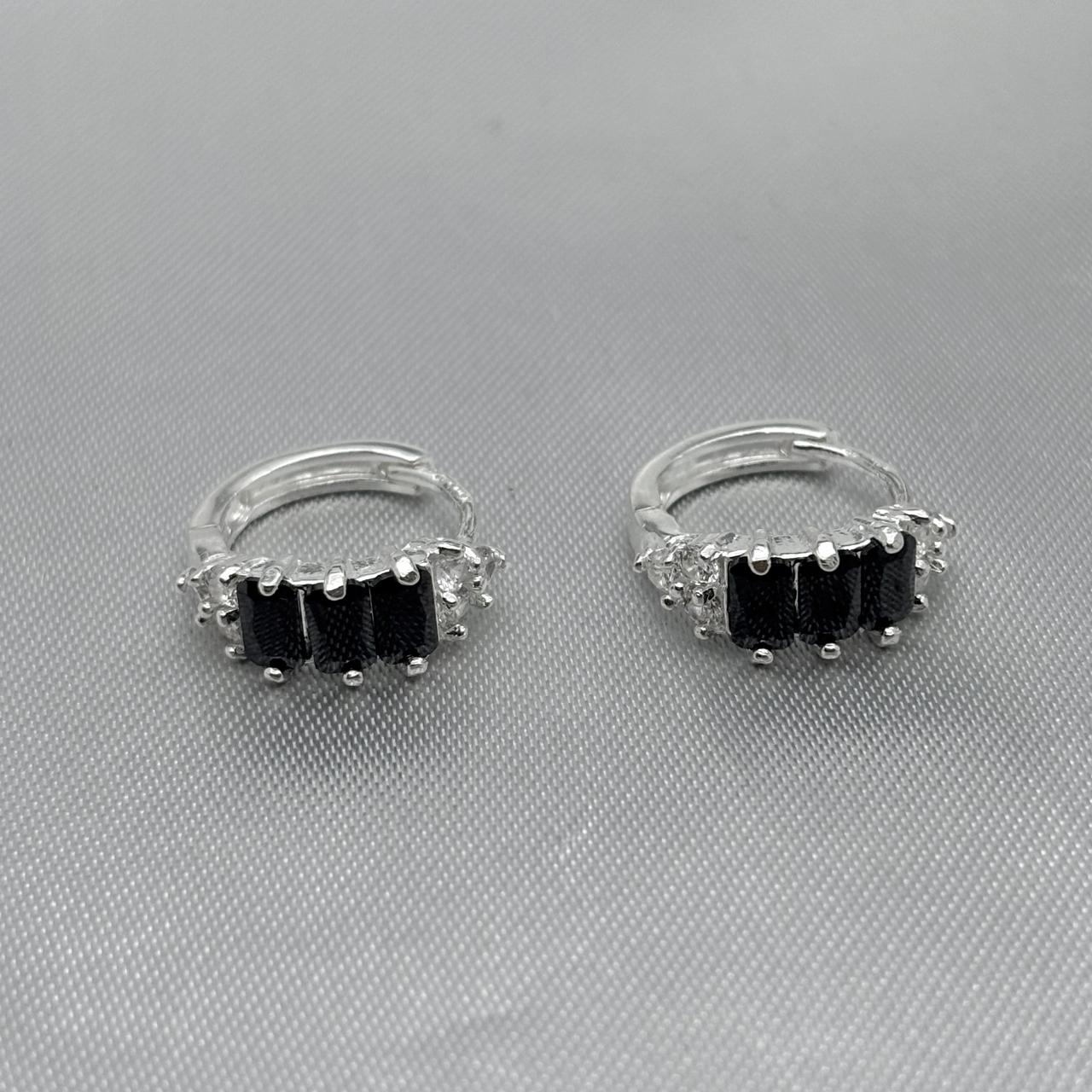#H112 - Huggie Con Zirconia Plata - F4.0