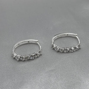 #H149 - Huggie Ovalado De Plata Con Ziconia - F3.0