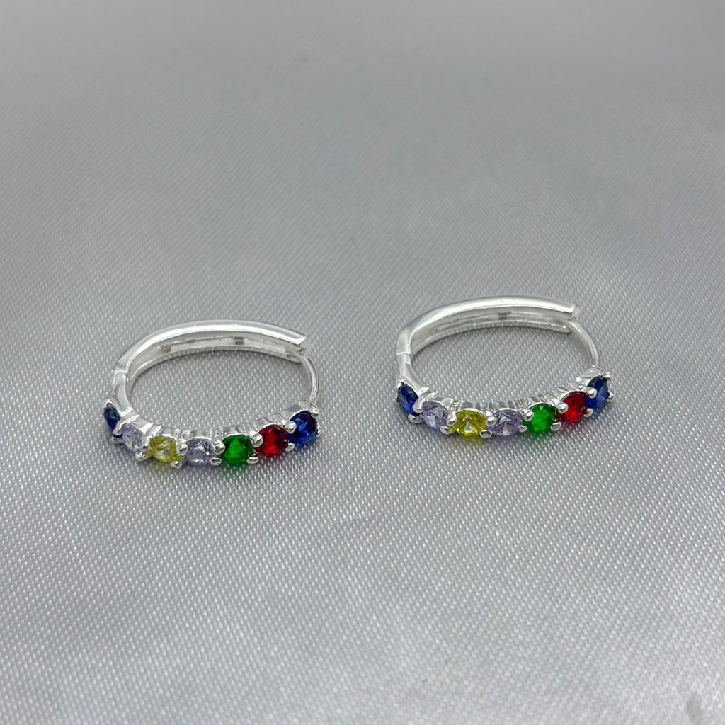 #H149 - Huggie Ovalado De Plata Con Ziconia - F3.0