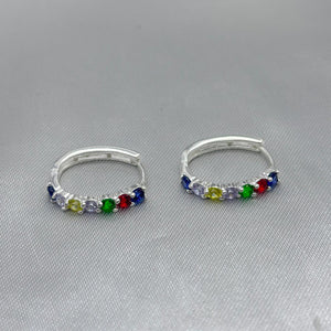 #H149 - Huggie Ovalado De Plata Con Ziconia - F3.0