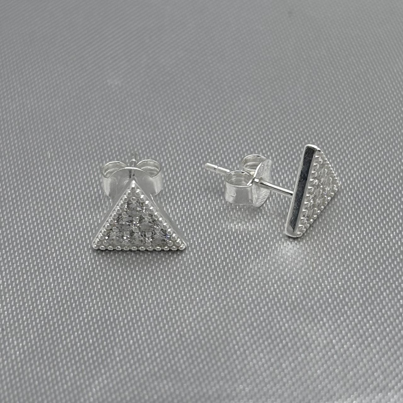 #BR170 - Broquel Triangular Con Zirconia Plata - LL1.7