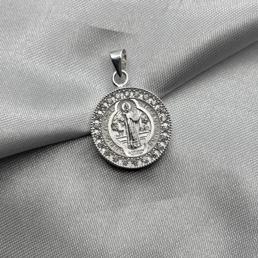 #D337 - Dije San Benito Circular Con Zirconias Plata - ZC3.3