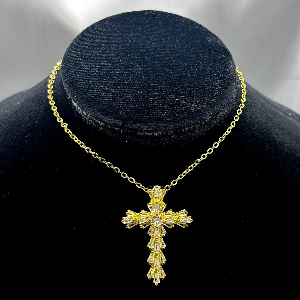 #GOL127 - Gargantilla Cruz Con Zirconias Oro Laminado 18K
