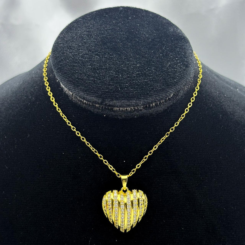 #GOL135 - Gargantilla Corazón Rayado Con Zirconias Oro Laminado 18K