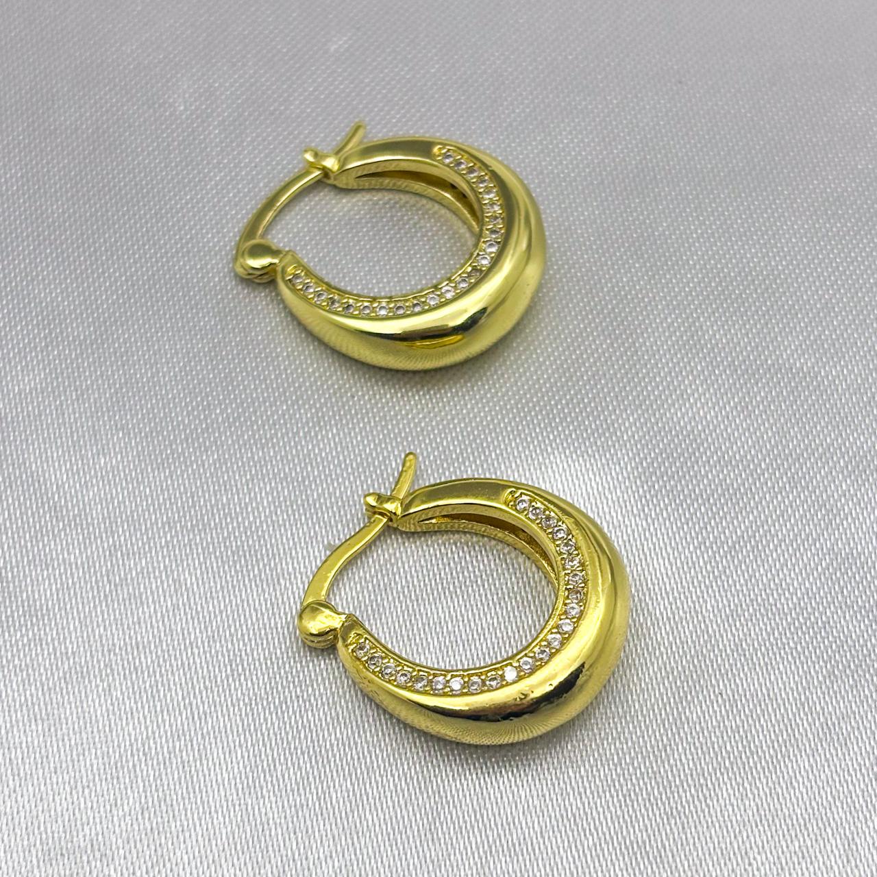 #HOL134 - Huggie Con Zirconia Oro Laminado 18K