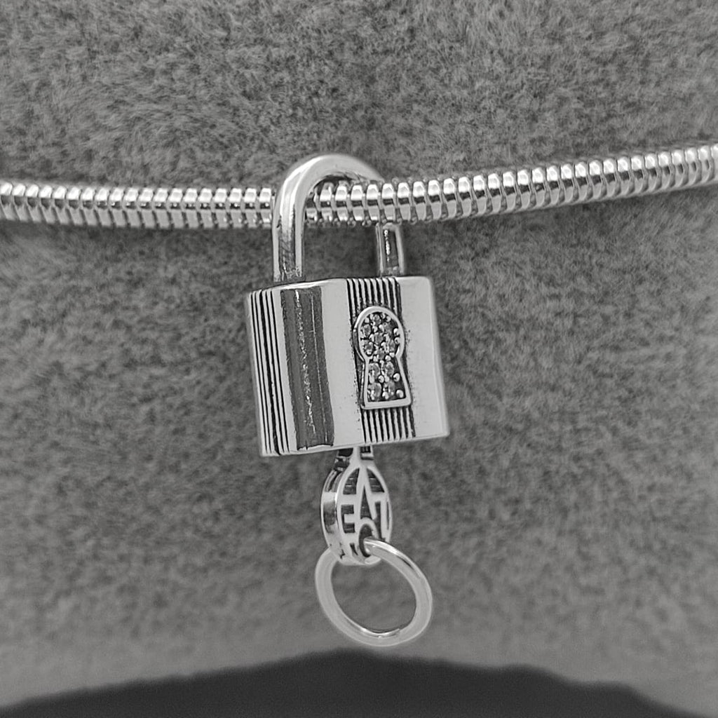 #PAN135 - Charm Candado Y Llave Con Zirconias Plata - IC7.5