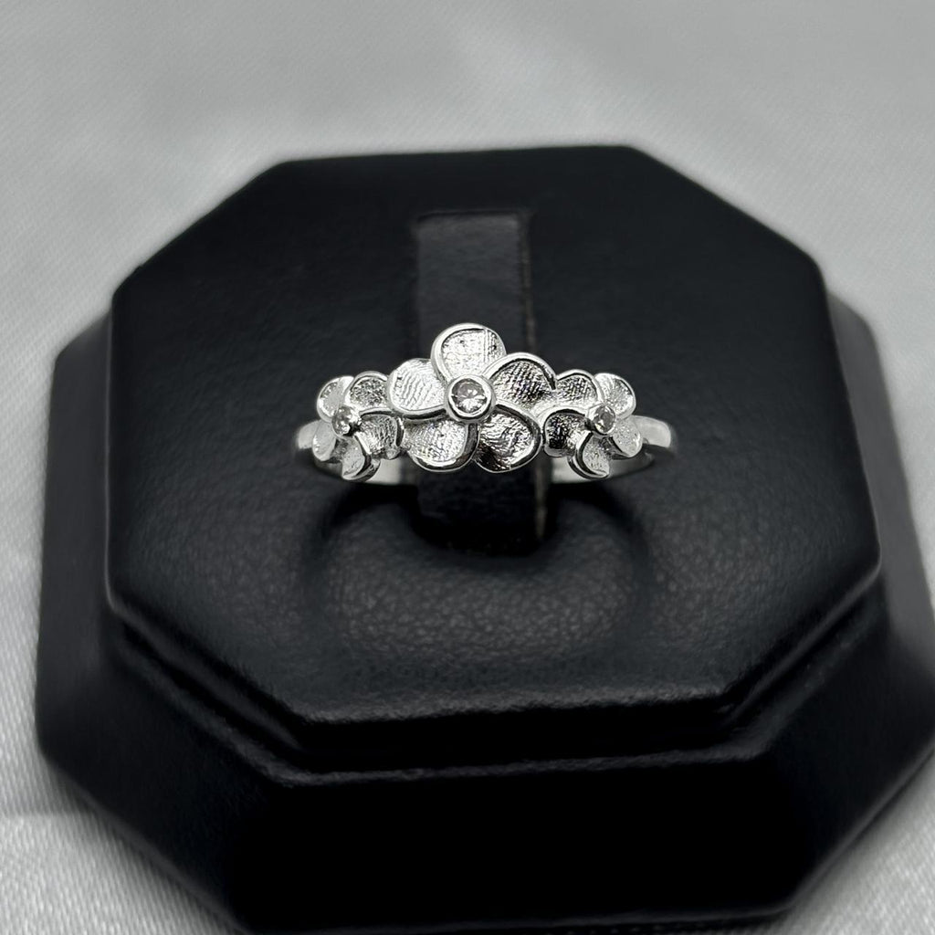 #AD309 - Anillo Flores Con Zirconia Plata - B09/1.8
