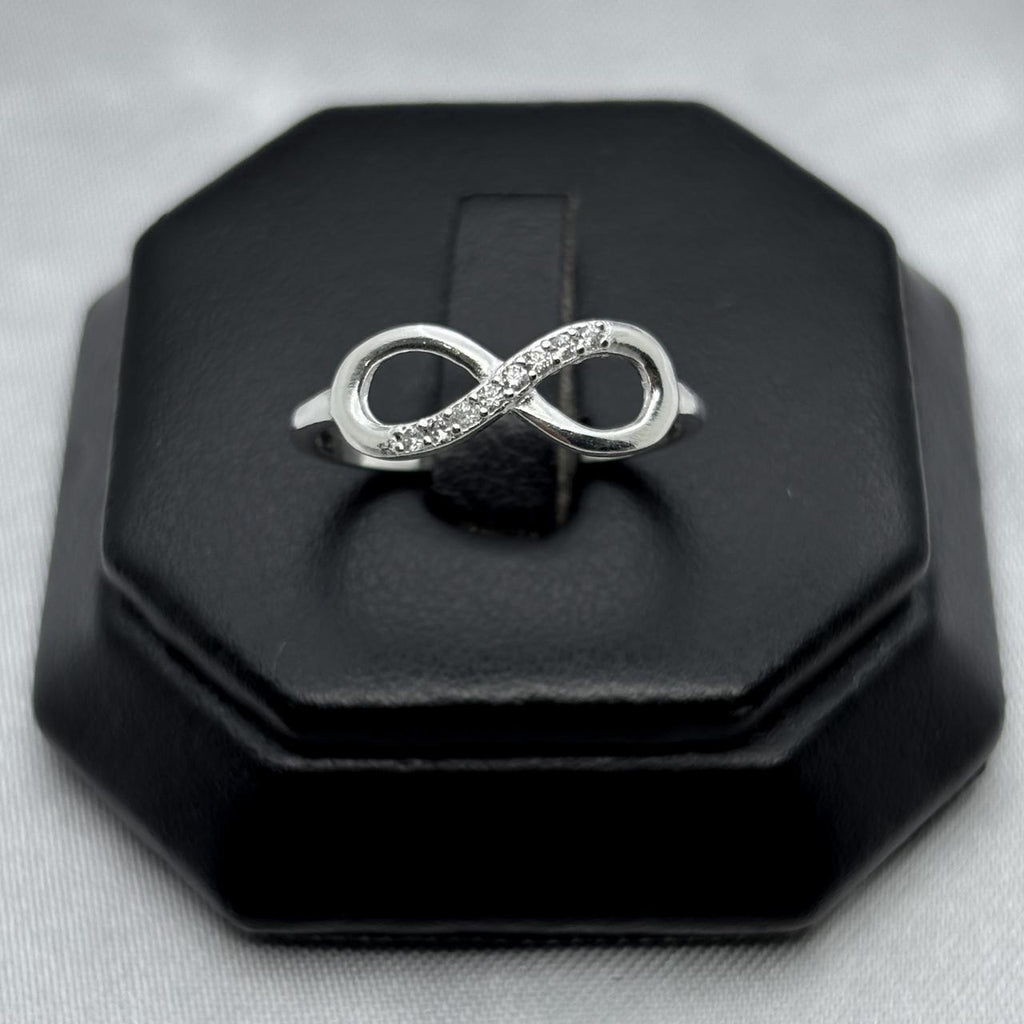 #AD265 - Anillo Infinito Con Zirconias Plata - A09/1.5