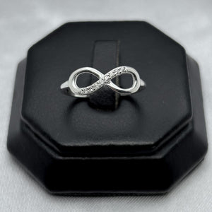 #AD265 - Anillo Infinito Con Zirconias Plata - A09/1.5