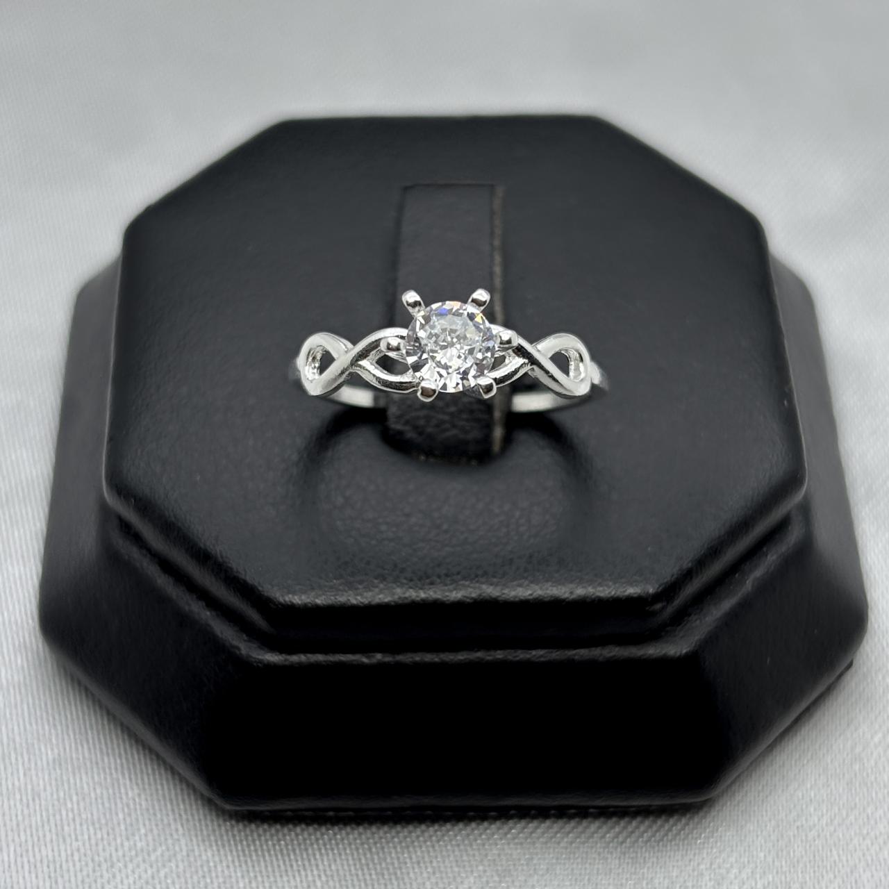 #AD198 - Anillo Cruzado Con Zirconia Plata - A08/1.5