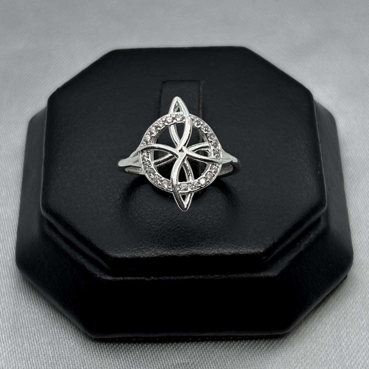 #AD366 - Anillo Nudo De Bruja Con Zirconia Plata - B09/1.6
