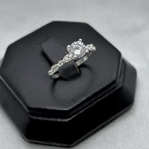 #AD180 - Anillo Con Zirconia Plata - B09/1.8