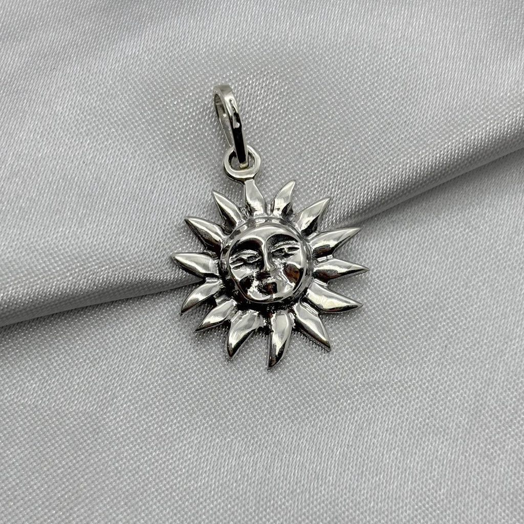 #D203 - Dije Sol Plata Pavonada - A13/4.6