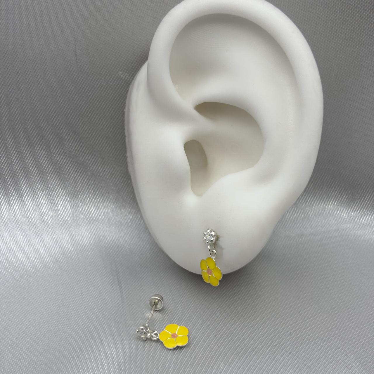 #BR281 - Broquel Flor Esmaltada Con Zirconia Plata - F41