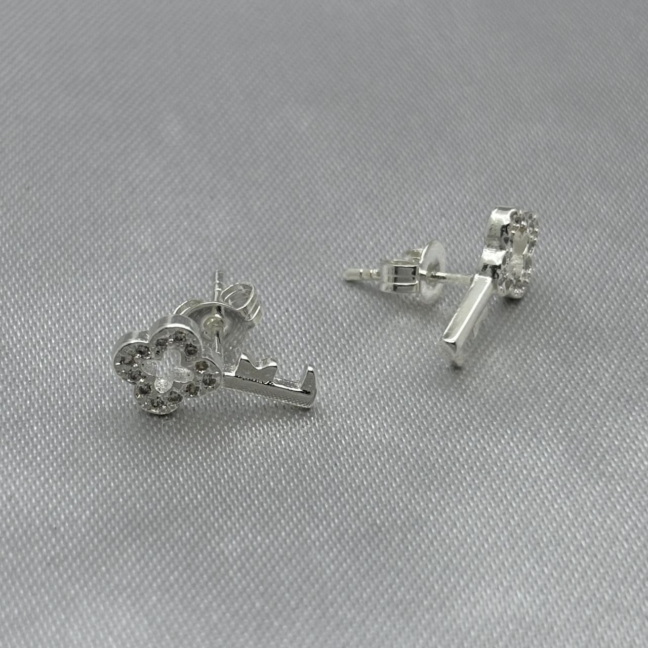 #BR283 - Broquel Llave Con Zirconia Plata - F80