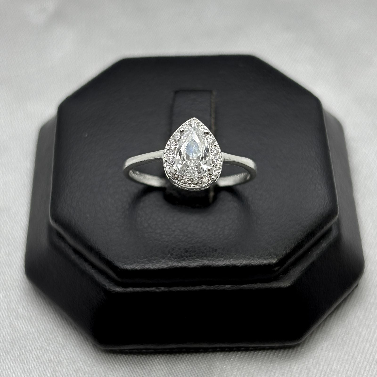 #AD464 - Anillo Gota Con Zirconia Plata - A09/1.5