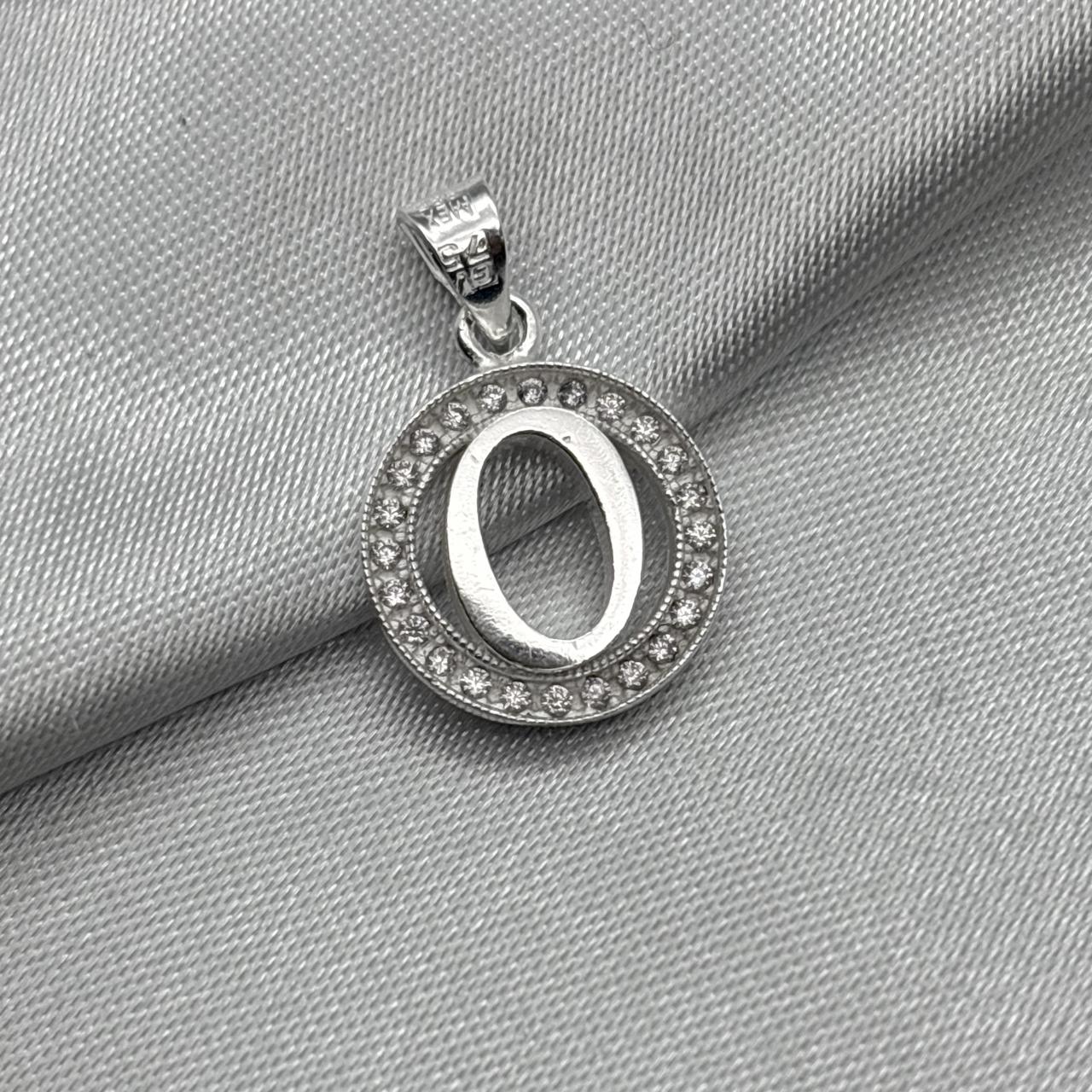 #D495 - Dije Circular De Letra Con Zirconia Plata - ZC2.2