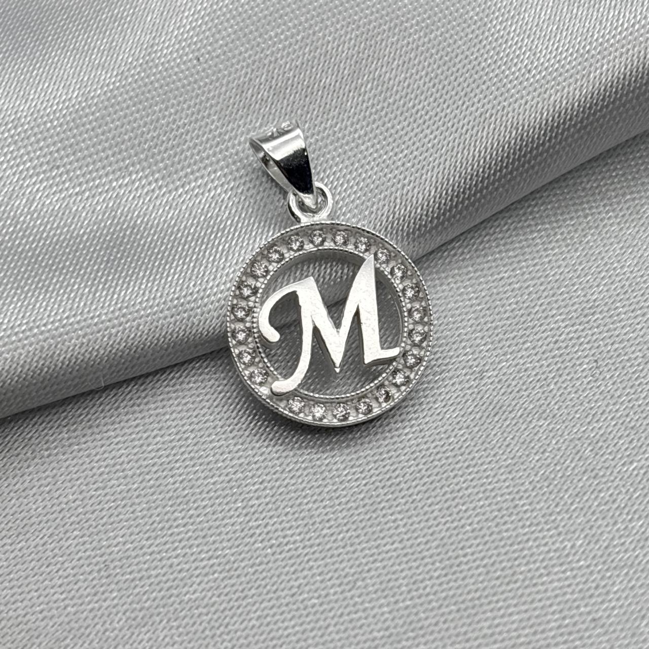 #D495 - Dije Circular De Letra Con Zirconia Plata - ZC2.2