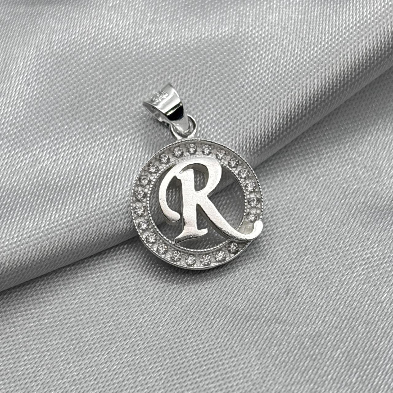 #D495 - Dije Circular De Letra Con Zirconia Plata - ZC2.2