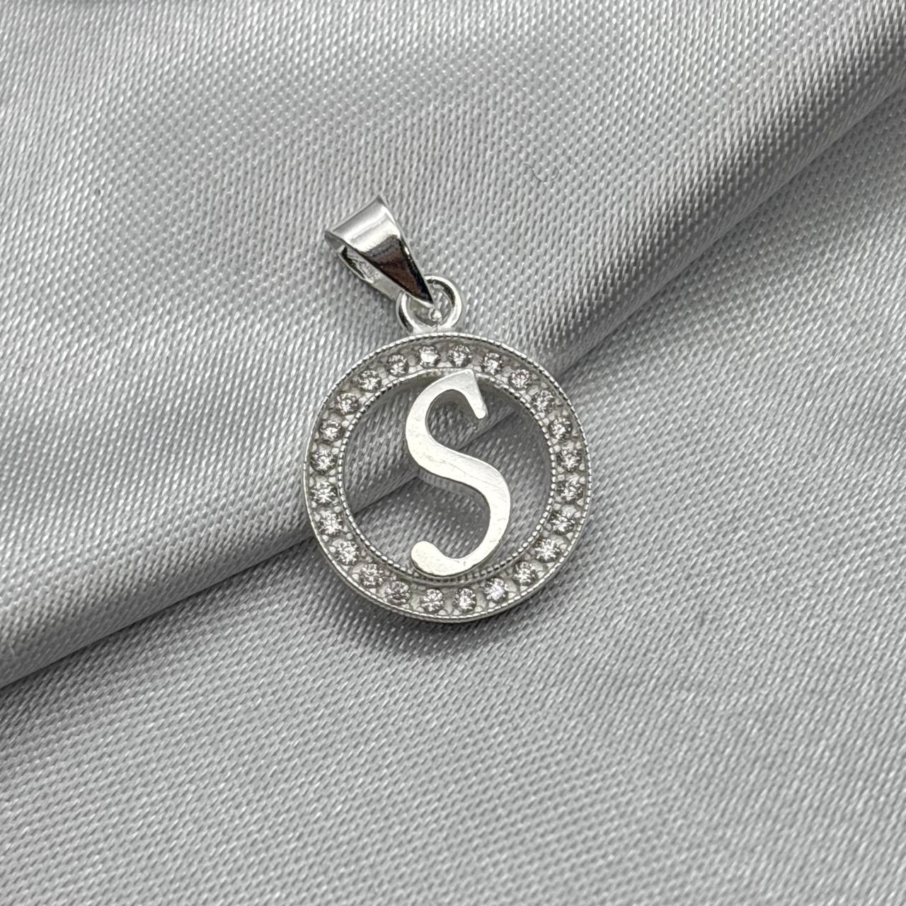 #D495 - Dije Circular De Letra Con Zirconia Plata - ZC2.2