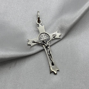 #D132 - Dije Crucifico Cruz Gótica Plata Pavonada - A13/5.2