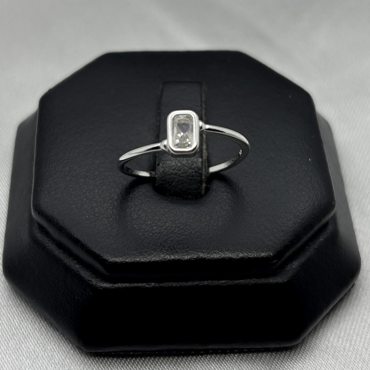 #AD469 - Anillo Con Zirconia Plata - B11/1.1