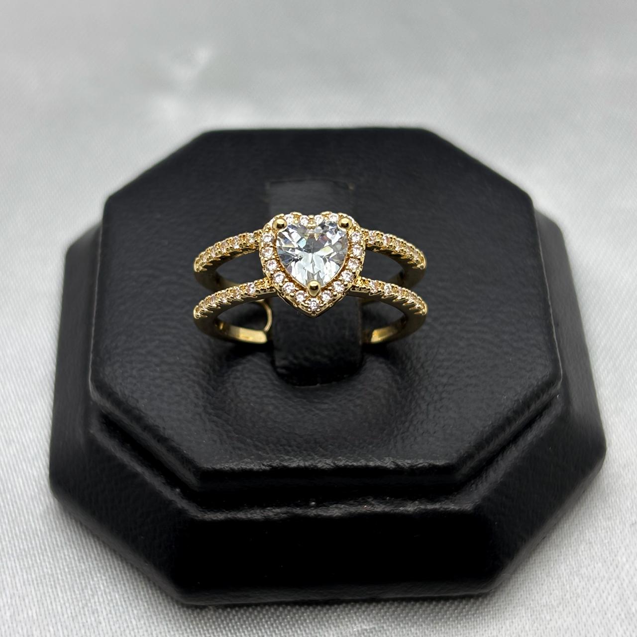 #AOL145 - Anillo Ajustable Corazón Con Piedra Zirconia Oro Laminado 18K