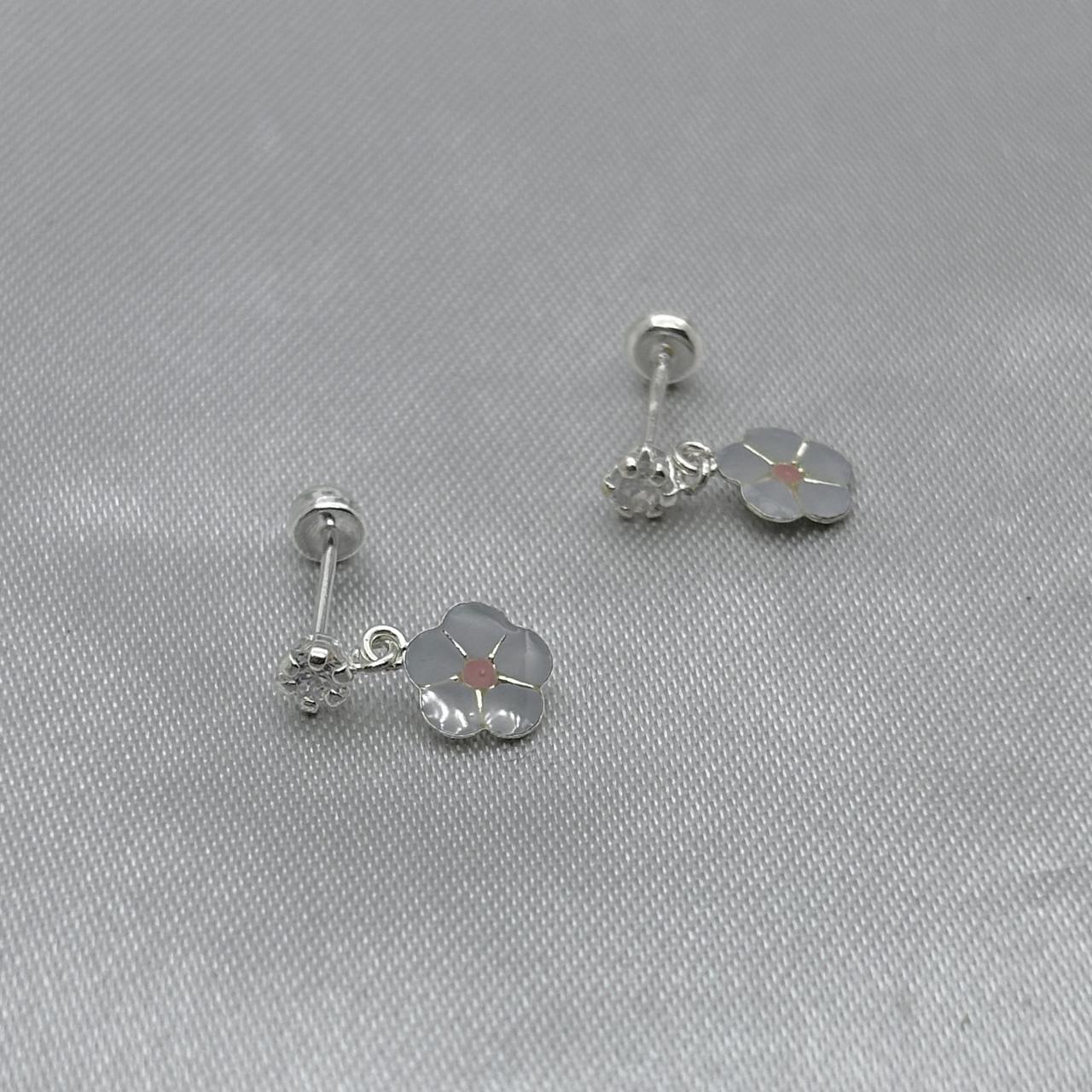 #BR281 - Broquel Flor Esmaltada Con Zirconia Plata - F41