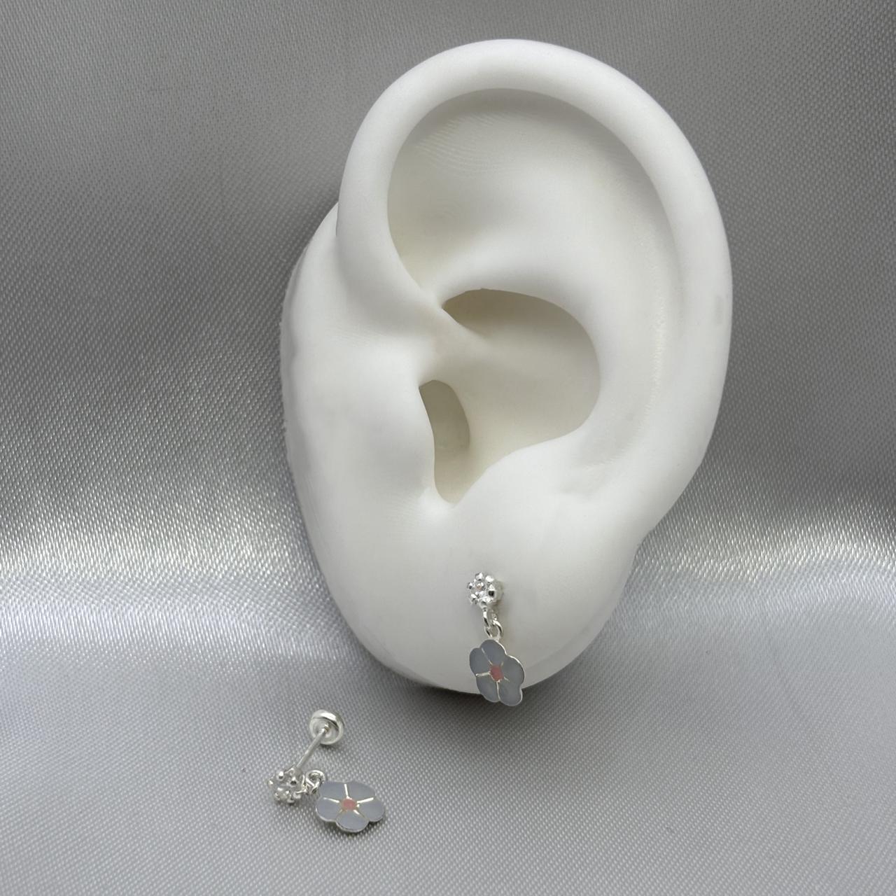#BR281 - Broquel Flor Esmaltada Con Zirconia Plata - F41