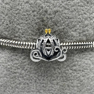 #PAN485 - Charm Carrosa De Princesa Con Zirconia Plata - B12/3.2