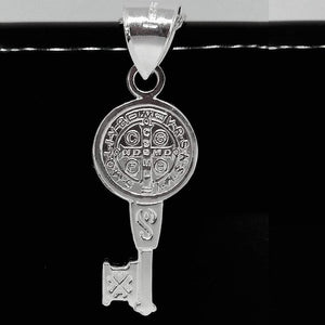 #D174 - Dije De Llave De San Benito Plata - CE1.7
