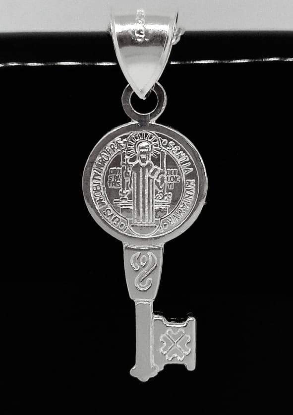 #D174 - Dije De Llave De San Benito Plata - CE1.7