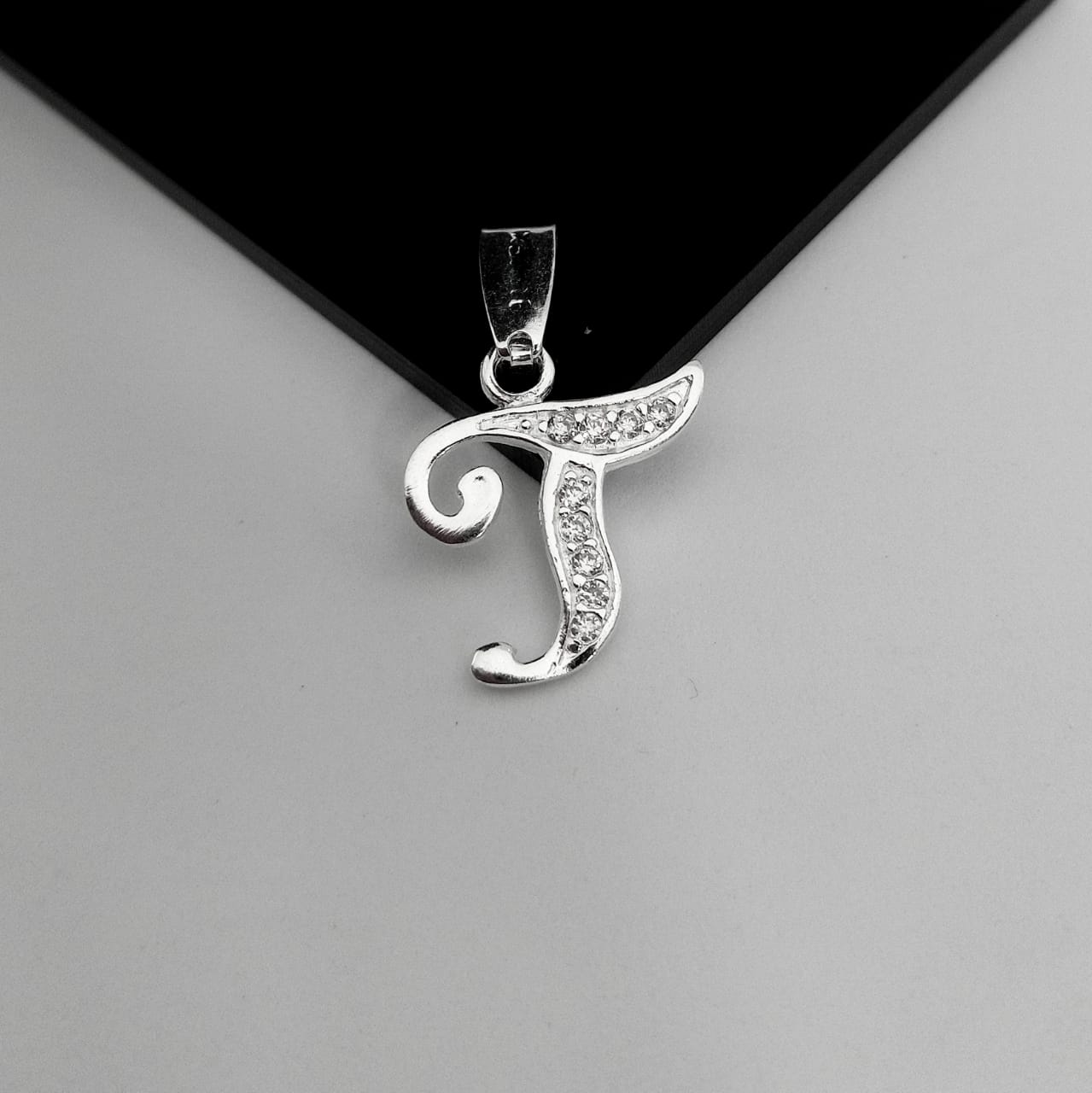#D116 - Dije De Letra Con Zirconia De Plata - B09/1.5